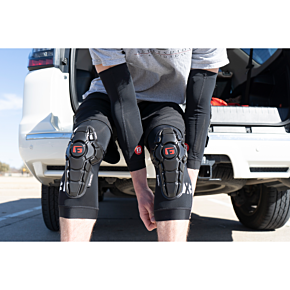 G-form Pro-X3 Knee Guards - Black - Medium KP1102014