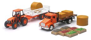 New Ray Toys New Ray Toys Kubota Farm Tractor Play Set with Truck, Trailer, Crates and Haybales/ Scale - 1:32 - SS-15815A